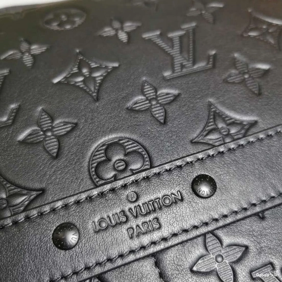 MESSENGER LOUIS VUITTON SPRING 0822
